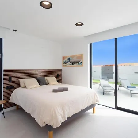 Strelitzia Luxury House *